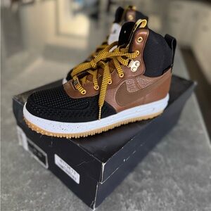 Youth 7 - Nike Lunar Force 1 SneakerBoot Light British Tan fits like a women’s 7